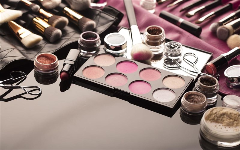 poia-proionta-makigiaz-prepei-na-antikatastiste-sto-fthinoporino-neseser-sas