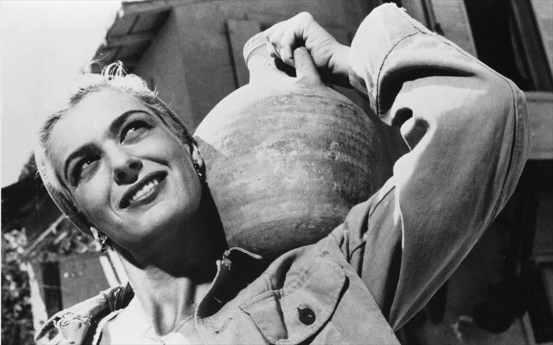 megalo-ellinogalliko-afieroma-ston-kinimatografo-lais-me-tainies-stathmous