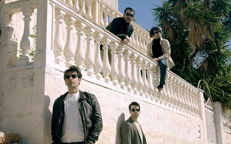 oi-sunaulies-sunexizontai-sto-kpisn-me-tous-whereswilder