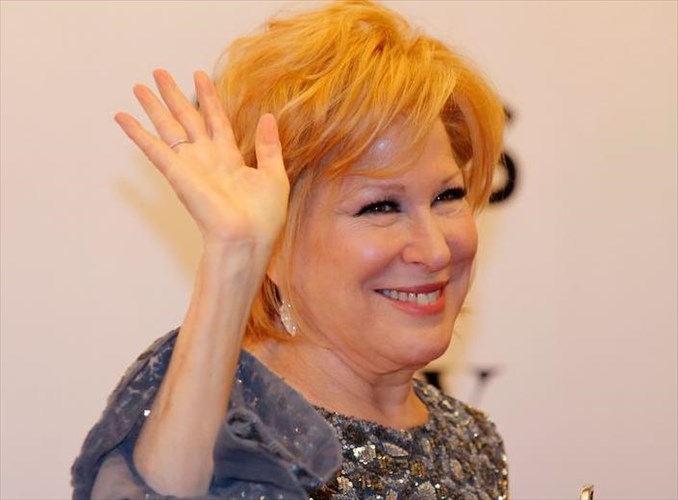 i-bette-midler-stelnei-to-minuma-gia-apoxi-apo-to-seks