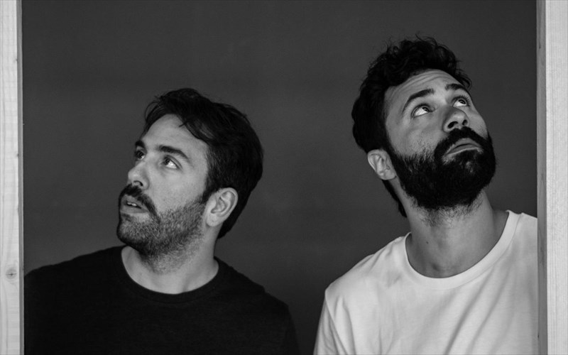 o-arguris-xionis-stelnei-to-minuma-apo-to-theatro-fournos