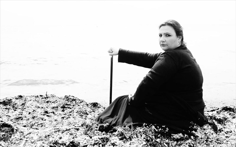 to-spiti-tis-mpernarnta-almpa-ksana-apo-ti-theatriki-omada-mariposa