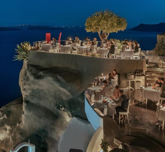 ti-sunebi-fetos-sto-andronis-gastronomy-festival-sti-santorini