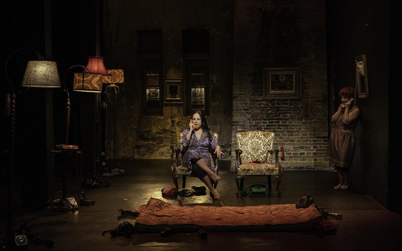 oi-farses-erxontai-sto-theatro-fournos