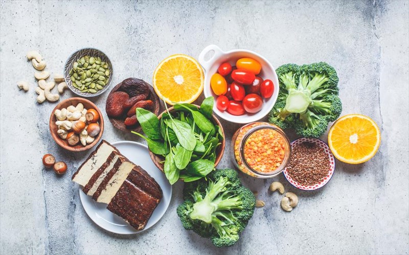 poies-trofes-epireazoun-ton-sidiro-mas