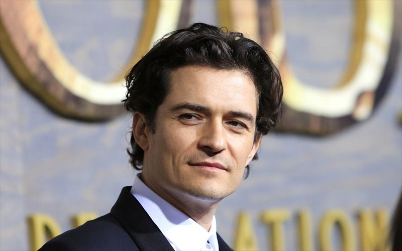 deite-binteo-me-ton-orlando-bloom-antimetopo-me-leuko-karxaria