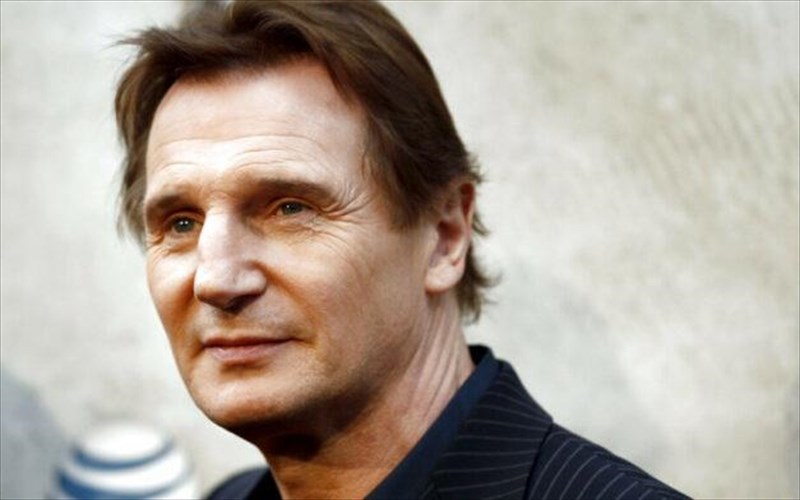 o-liam-nison-aperripse-ton-tzeims-mpont-eksaitias-tou-telesigrafou-tis-gunaikas-tou-an-paikseis-ton-007-den-tha-pantreutoume