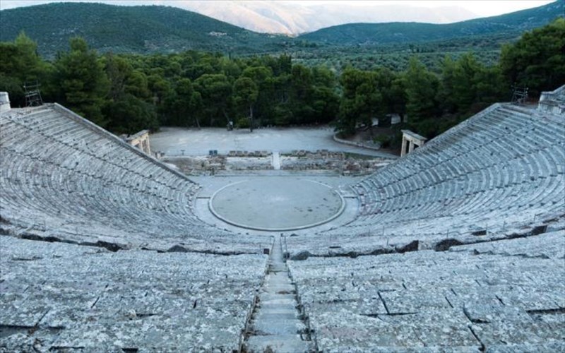 ti-tha-doume-fetos-sto-arxaio-theatro-epidaurou-video