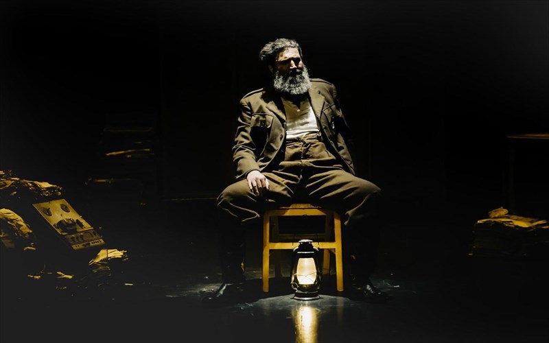 aris-to-politiko-ergo-pou-egine-parastasi-sti-skini-tou-olvio