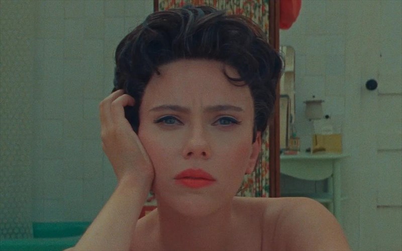 deite-tin-scarlett-Johansson-sto-proto-treiler-tou-asteroid-city-apo-ton-wes-anderson