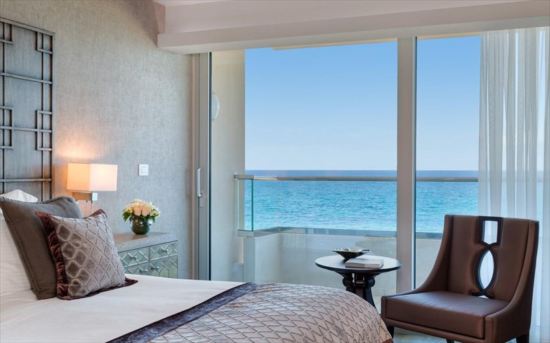 ta-divani-collection-hotels-sas-kakomathainoun-me-to-teleio-doro