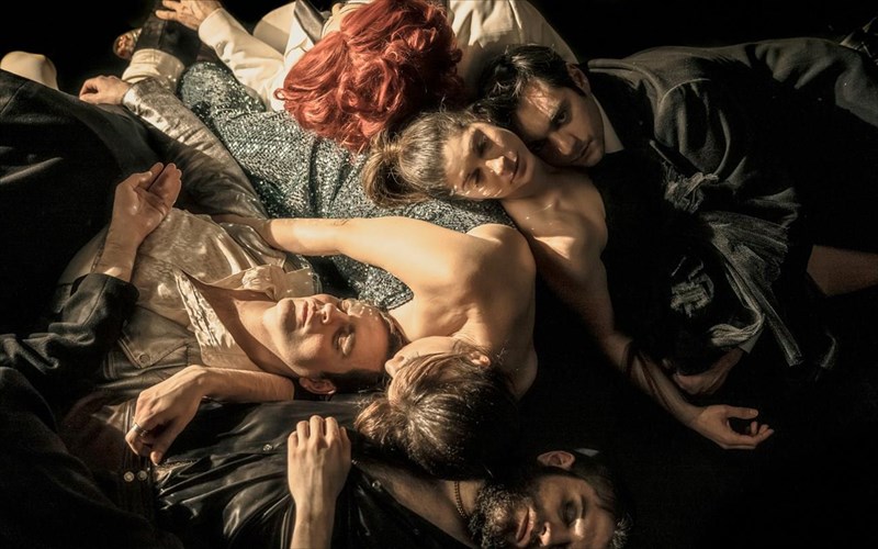 romaios-kai-ioulietta-o-apolutos-erotas-anabionei-sto-ethniko-theatro