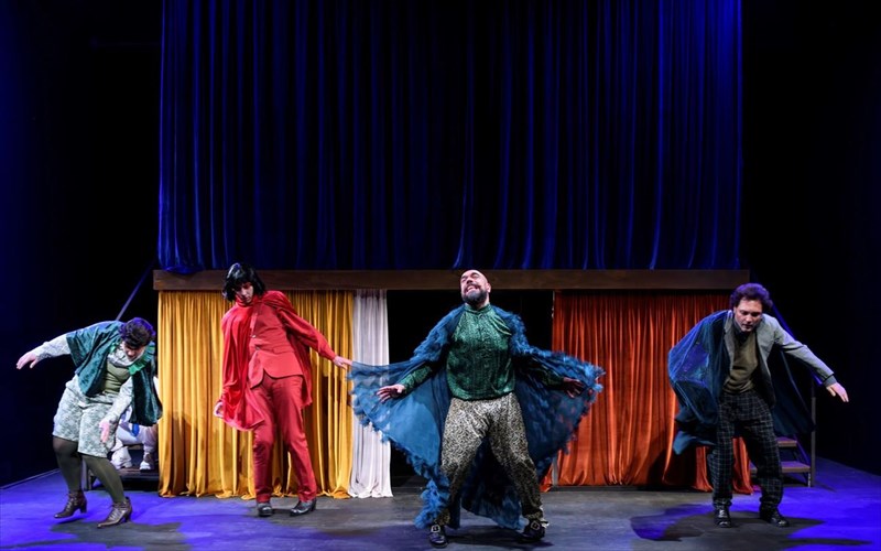 mia-trikumia-erxetai-sto-istoriko-theatro-mousouri-tis-plateias-karutsi