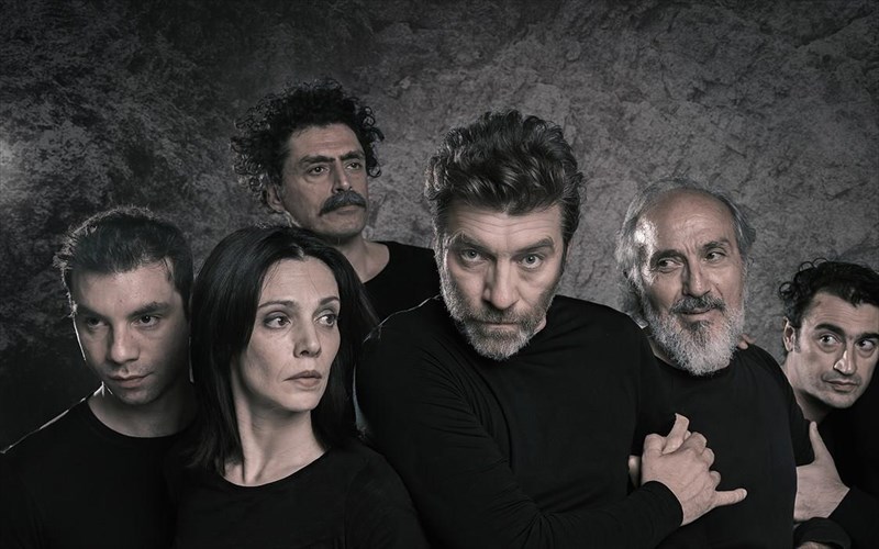 o-giannis-stankoglou-ginetai-oidipodas-kai-taksideuei-stin-ellada