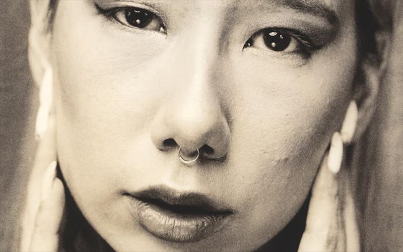 portraita-apo-olo-ton-kosmo-ektithentai-stin-kupseli