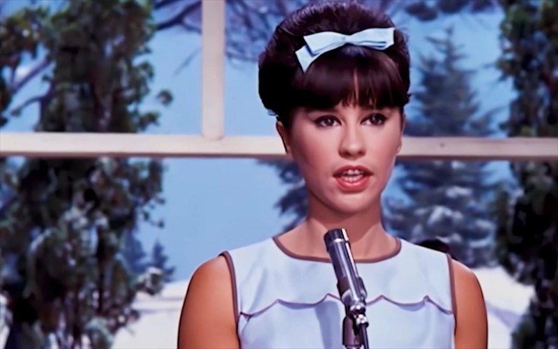 pethane-to-koritsi-apo-tin-ipanima-astrount-zilmperto