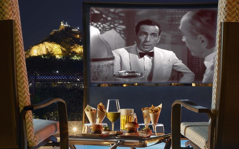 to-pool-your-cinema-epistrefei-kai-mas-kanei-na-ksexasoume-ta-klasika-pop-korn