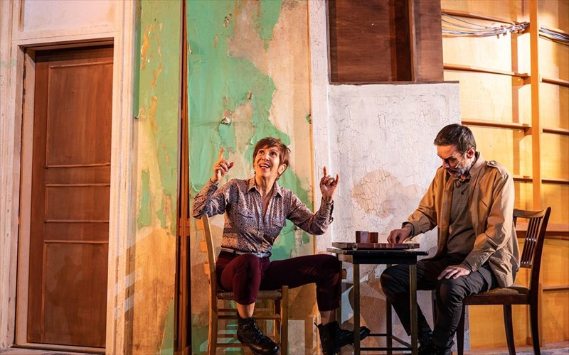 to-theatriko-ergo--la-obra-ena-spoudaio-ergo-o-talantouxos-skinothetis-kai-to-festibal-epidaurou-talantouxos-skinothetis-kai-to-festibal-epidaurou