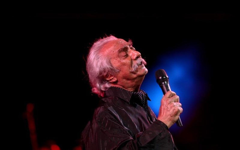 o-kostas-xatzis-mas-taksideuei-mousika-sto-theatro-ilioupolis