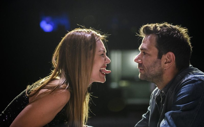 thelo-na-sou-kratao-to-xeri-gia-3o-xrono-sto-theatro-alfa