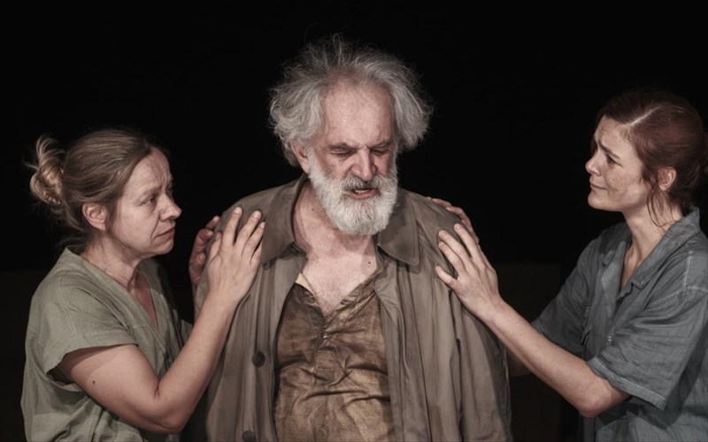 apotheothike-o-dimitris-kataleifos-gia-ti-sugklonistiki-tou-ermineia-stin-premiera-tou-oidipoda-epi-kolono-dimitris-kataleifos-gia-ti-sugklonistiki-tou-ermineia-stin-premiera-tou-oidipoda-epi-kolono