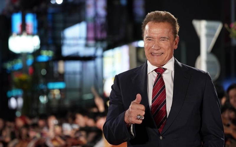 arnolnt-sbartsenegker-o-anthropos-pou-anetrepse-oles-tis-pithanotites-leei-tin-istoria-tou