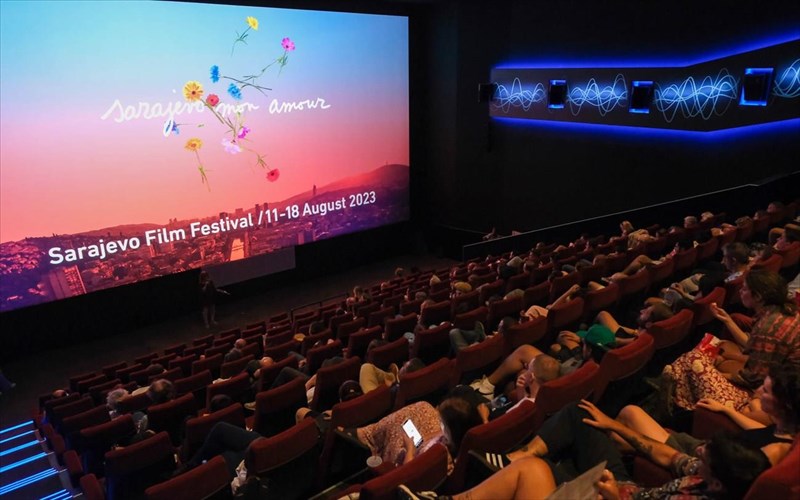 festibal-tou-seragebo-giati-akurose-oles-tis-draseis-tou-tin-tetarti