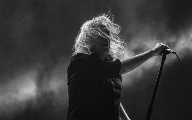 ogiannis-aggelakas-mas-taksideuei-apo-tis-trupes-os-to-exo-kefia-stin-texnopoli