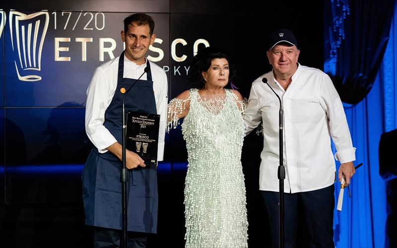 30-xronia-xrusoi-skoufoi-deite-ta-estiatoria-pou-ksexorisan