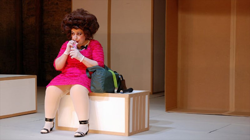 prosfores-kai-meioseis-timon-sta-eisitiria-theatrou