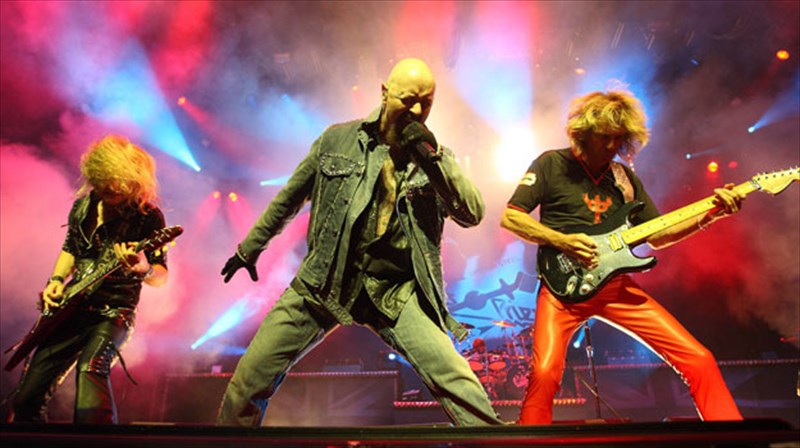 oi-Judas-priest-anakoinonoun-apoxairetistirio-tour