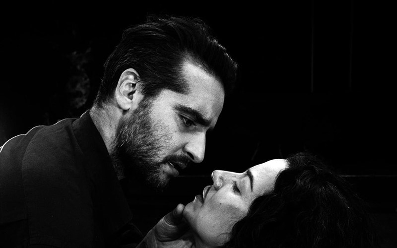 protes-fotografies-apo-tis-probes-tou-gianni-kaklea-gia-ti-dodekati-nuxta