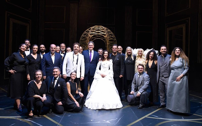 h-semeli-todiethnes-aristourgima-ekane-premiera-sto-olumpia