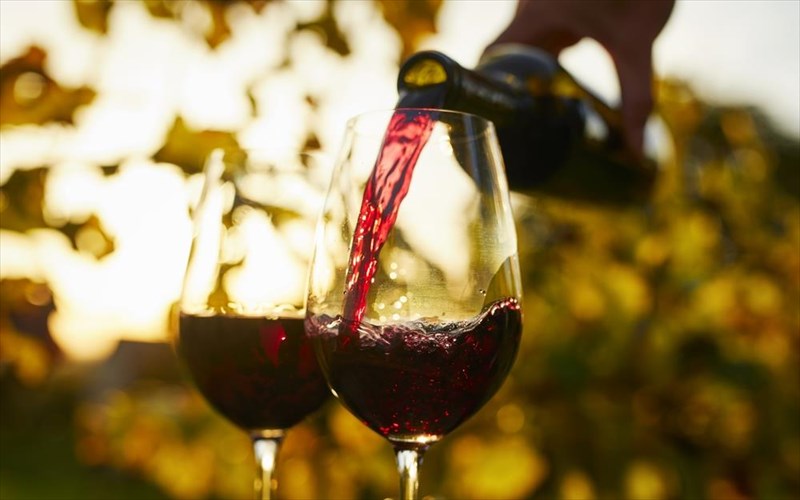 megala-kokkina-krasia-plisiazei-i-giorti-tou-eruthrou-oinou-giorti-tou-eruthrou-oinou