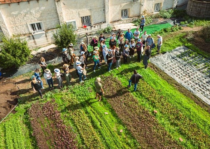 apodrasame-sti-farma-tou-deipnosofistiriou-kai-tou-delta-restaurant-sti-braurona