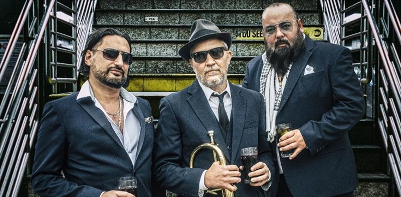 oi-fun-lovin-criminals-ginontai-25-kai-to-giortazoun-se-athina-kai-thessaloniki