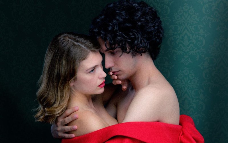 o-erastis-tou-xarolnt-pinter-episkeptetai-to-theatro-tou-neou-kosmou