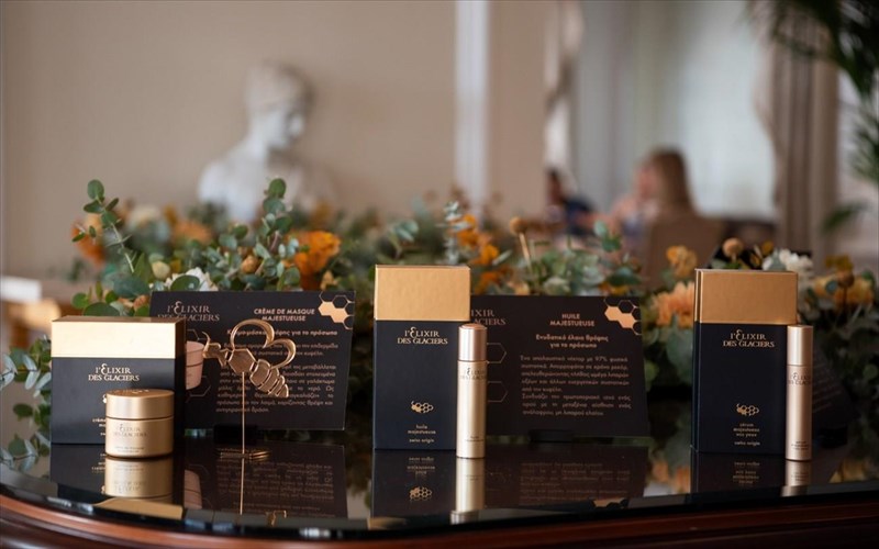 essence-of-bees-mia-polutelis-kathimerini-ierotelestia-peripoiisis-gia-to-ksiro-derma