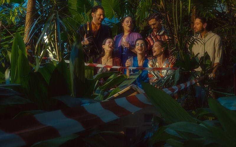 o-bussinokipos-einai-mia-istoria-epistrofis-sto-spiti-tis-mnimis