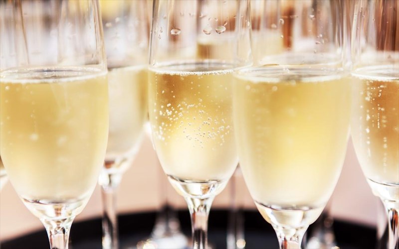 afros-kai-nektar-rantebou-sto-odeio-athinon-gia-afrodes-kai-gluko-krasi