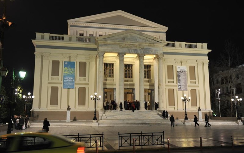 o-ellinikos-laikos-politismos-sti-skini-tou-psifiakou-mas-kosmou-sto-dimotiko-theatro-peiraia