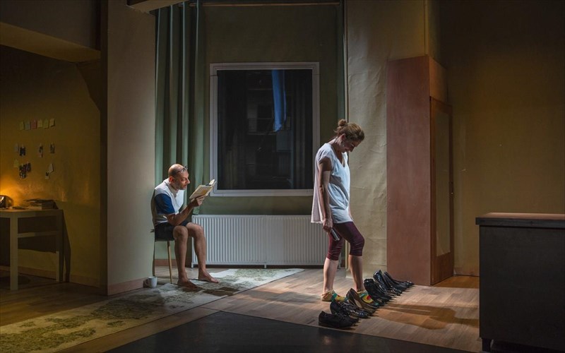 i-stegi-kai-to-elliniko-theatro-taksideuoun-gia-proti-fora-sto-amsterntam