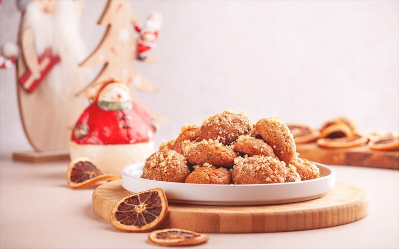 pou-tha-broume-ta-fthinotera-melomakarona-fetos