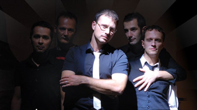 oi-agglofonoi-ellines-gad-live-stin-aulaia