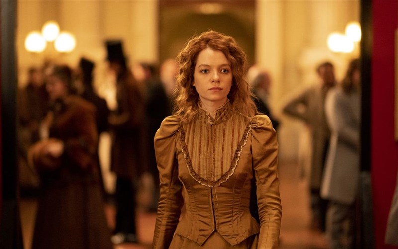 to-ergastirio-me-tis-koukles-mia-gunaika-polema-tis-skoteines-dunameis-sto-biktoriano-londino