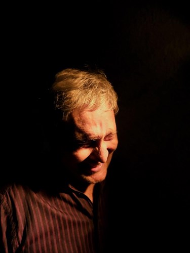 keraunos-o-almperto-eskenazi-afigeitai-mia-apisteuti-istoria-epi-skinis