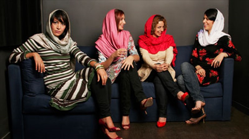 eikastika-erga-anadeiknuoun-tin-iraniki-tautotita