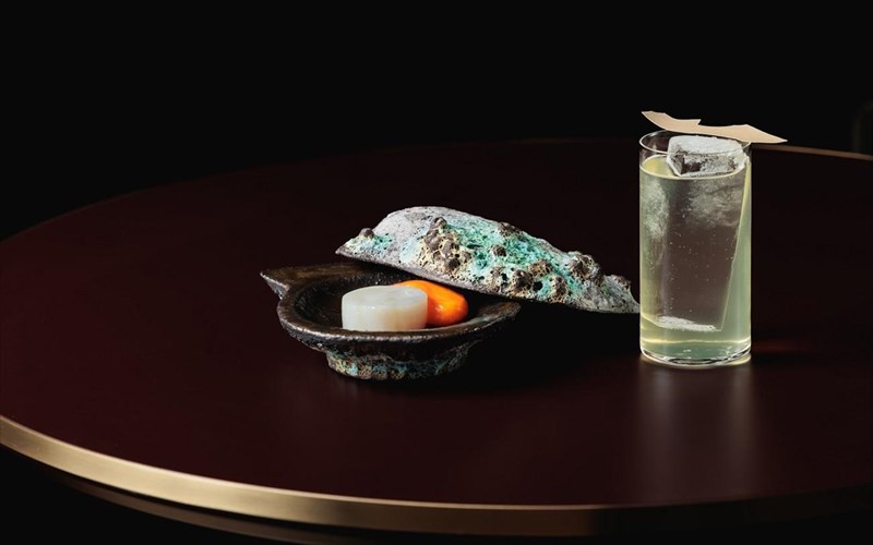 delta-restaurant-kai-line-athens-proteinoun-ena-sxedon-erotiko-kai-kataprasino-pairing-fagitou-kokteil