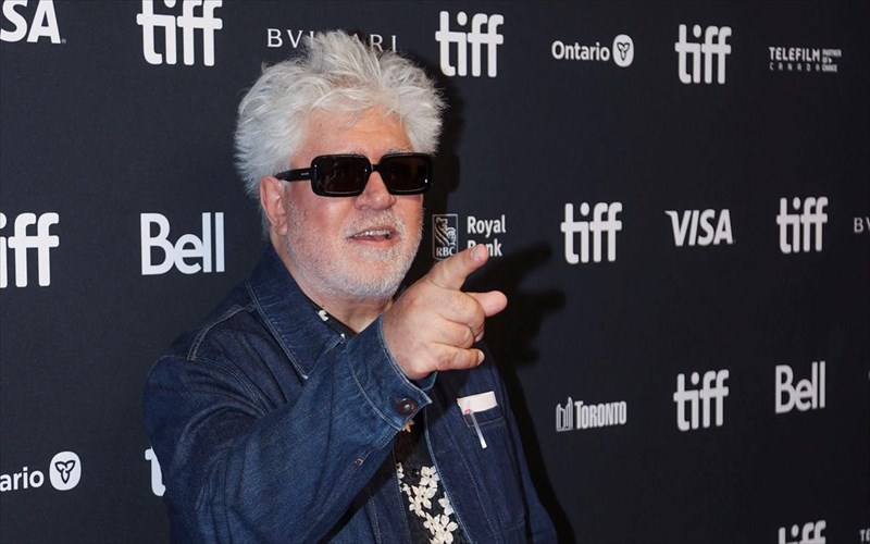 dodeka-diigimata-tou-pedro-almodovar-einai-to-teleutaio-oneiro