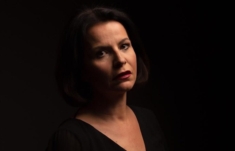 pos-niothei-i-nektaria-giannoudaki-os-ponthua-sto-spiti-tis-mpernarnta-almpa-nektaria-giannoudaki-os-ponthua-sto-spiti-tis-mpernarnta-almpa